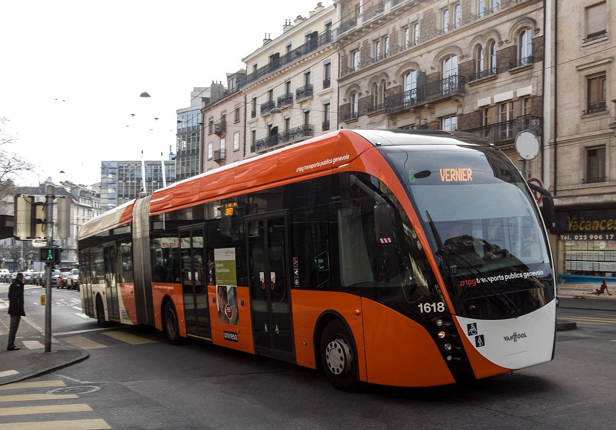 VanHool ExquiCity O-Bus in Genéve am 07.03.2015