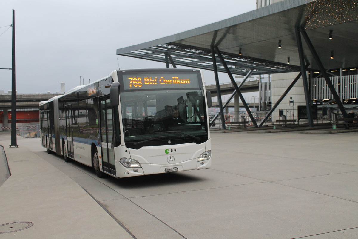 VBG/Eurobus Nr. 86 (Mercedes Citaro C2 O530G) erreicht am 2.12.2019 den Flughafen Zürich