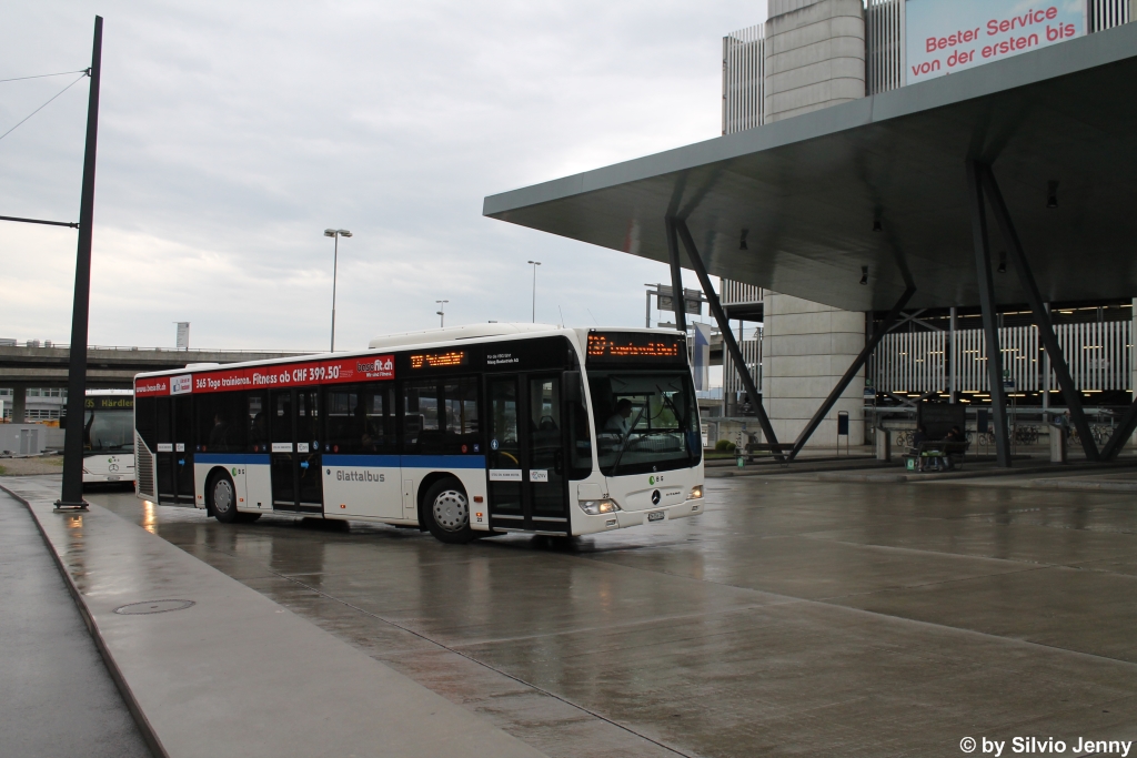 VBG/Maag Nr. 22 (Mercedes CitaroII O530) am 25.4.2015 beim Flughafen Zürich.