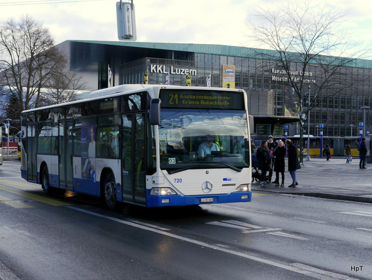 VBL - Mercedes Citaro Nr.720  LU 202668 unterwegs auf der Linie 21 in Luzern am 09.12.2017