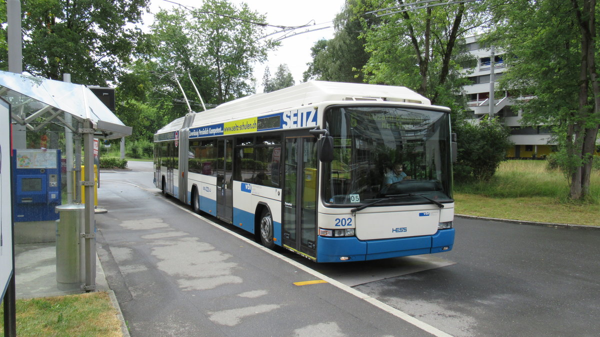 VBL Trolleybus Nr. 202 (Hess, SwTr3, 2004) am 5. Juli 2018 in der Endschleife Büttenenhalde.