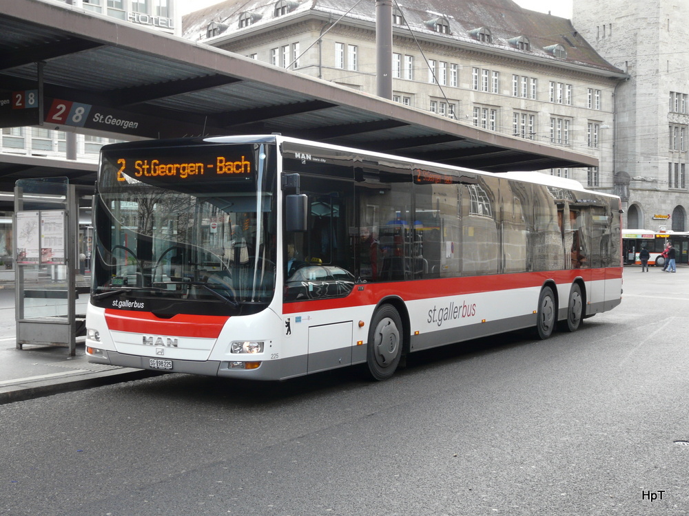 VBSG - MAN Lion`s City  Nr.225  SG  198225 unterwegs auf der Linie 2 beim Bahnhof St.Gallen am 22.12.2013