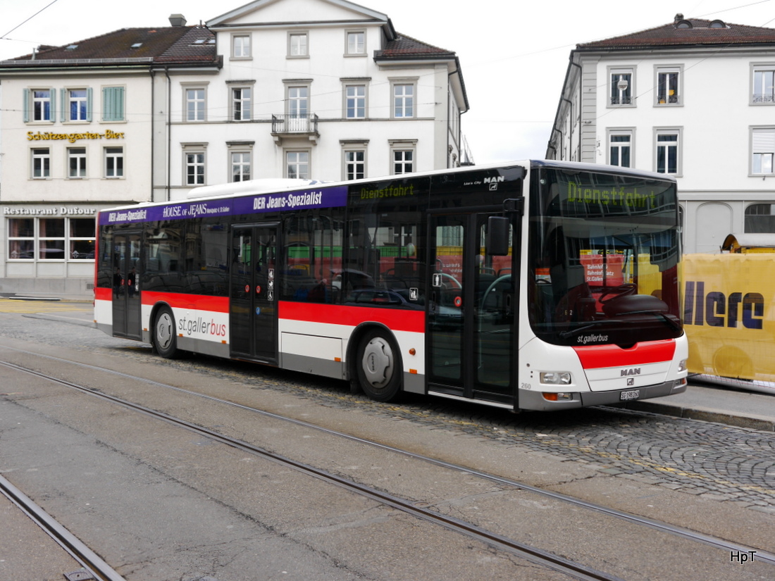 VBSG - MAN Lion`s City  Nr.260  SG  198260 auf Dienstfahrt abgestellt vor dem Bahnhof in St. Gallen am 27.03.2015