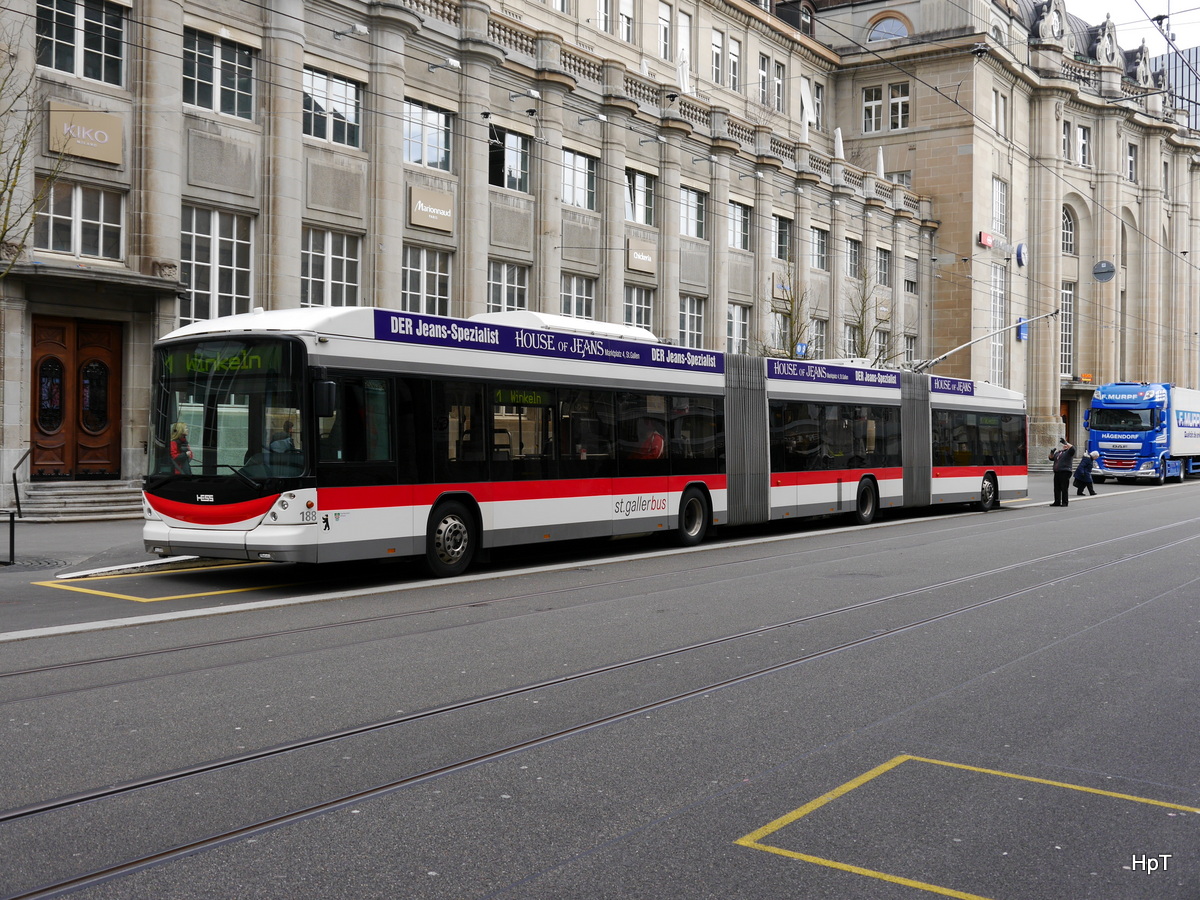 VBSG - Trolleybus Nr.188 unterwegs auf der Linie 1 vor dem Bahnhof bei den Bushaltestellen in St.Gallen am 09.03.2018