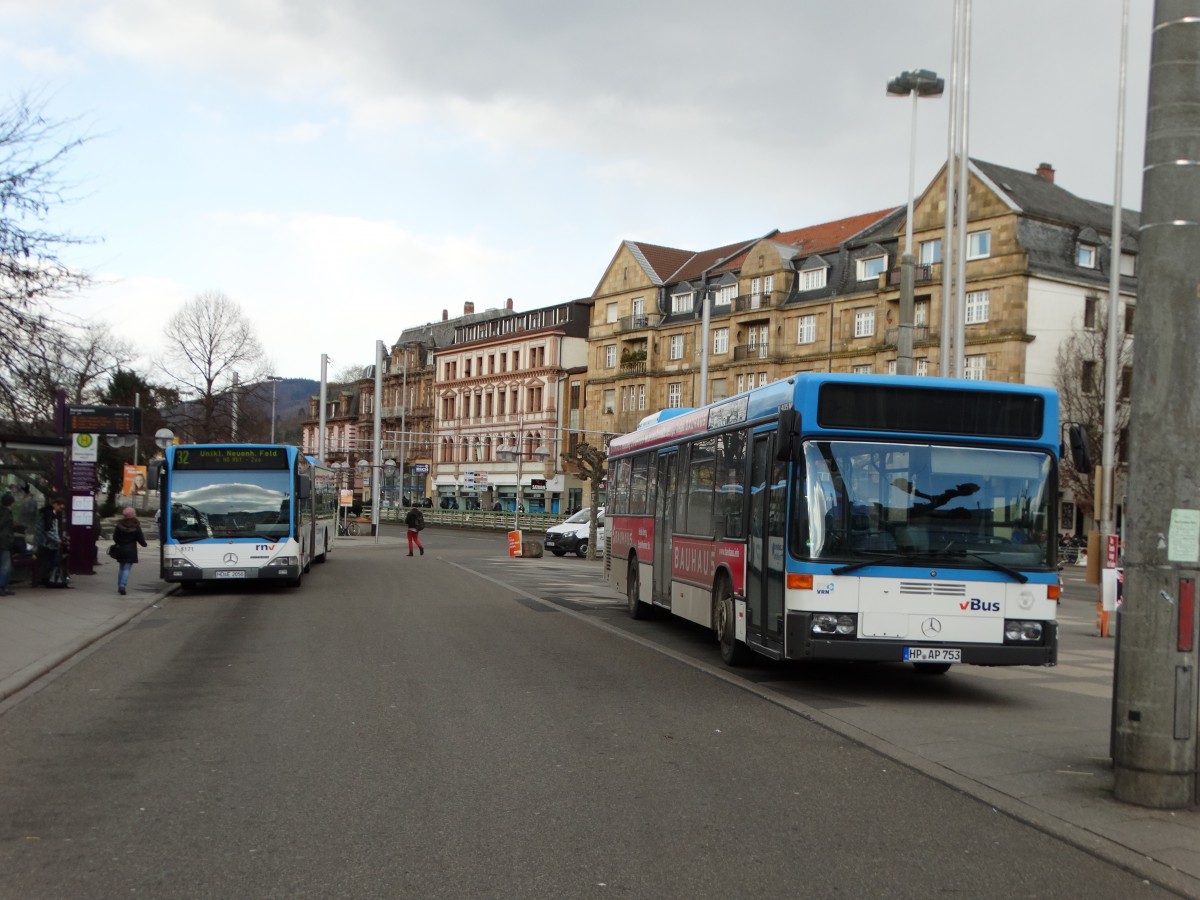 vBus Mercedes Benz O405N (ex HSB 360) und RNV Mercedes Benz Citaro 1 G 8171 am 25.02.16 in Heidelberg sozusagen die ältesten Busse die in Heidelberg Fahren 