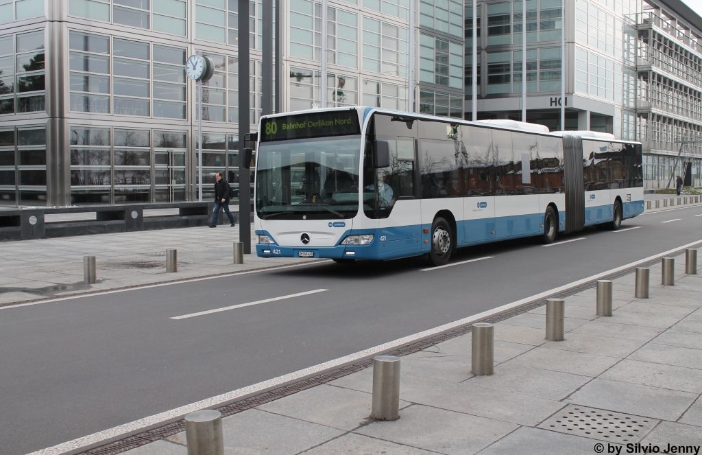 VBZ Nr. 421 (Mercedes CitaroII O530G) am 24.1.2015 bei der ETH Hönggerberg. Gemäss Plänen der VBZ sollen hier dereinst einmal Trolleybusse fahren.