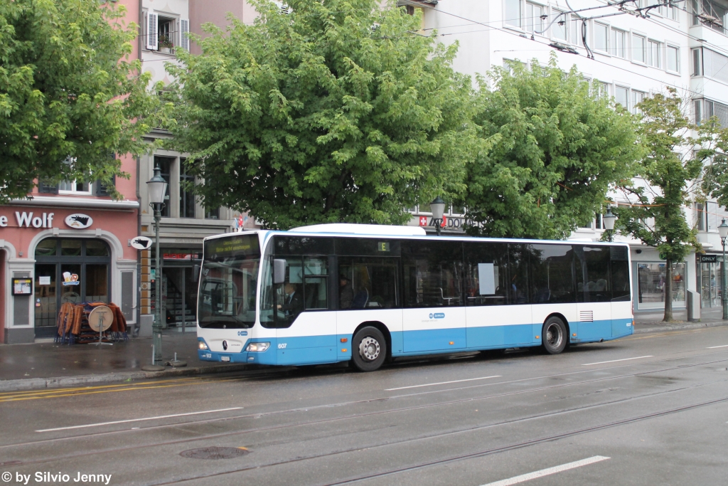 VBZ Nr. 607 (Mercedes CitaroII O530) am 1.8.2015 beim Central als Tramersatz zum Bürkliplatz. Während der Baustelle am Bellevue ist der Tramverkehr am Limmatquai eingestellt. 