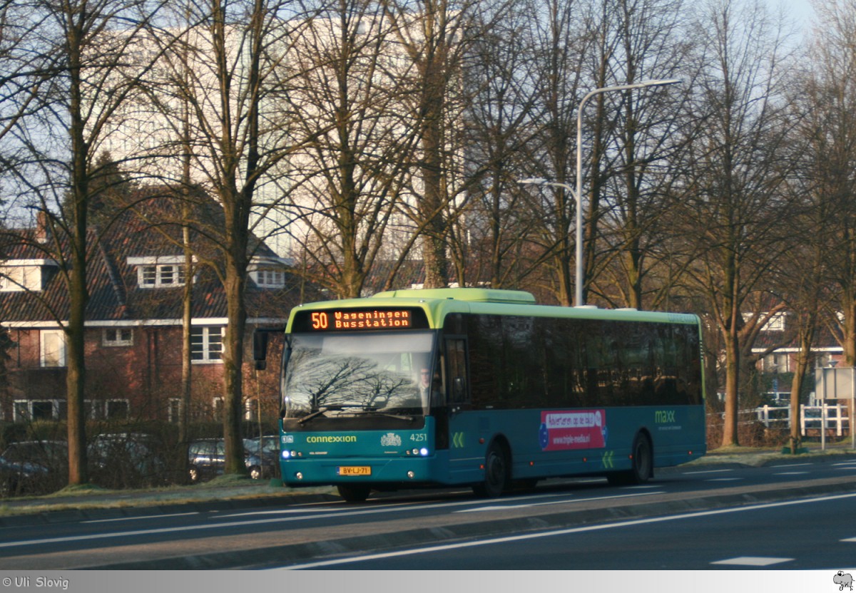 VDL Berkhof Ambassador der Gessellschaft Connexxion / Maxx. Wagen Nummer 4251, aufgenommen am 12. März 2016 in Utrecht.