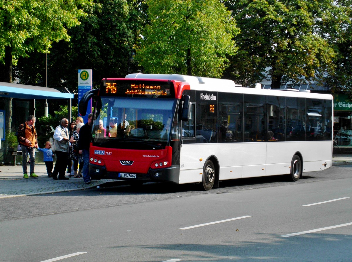 VDL Citea auf der Linie 745 nach Mettmann Jubiläumsplatz an der Haltestelle Wuppertal-Vohwinkel Lienhardplatz.(8.9.2014)
