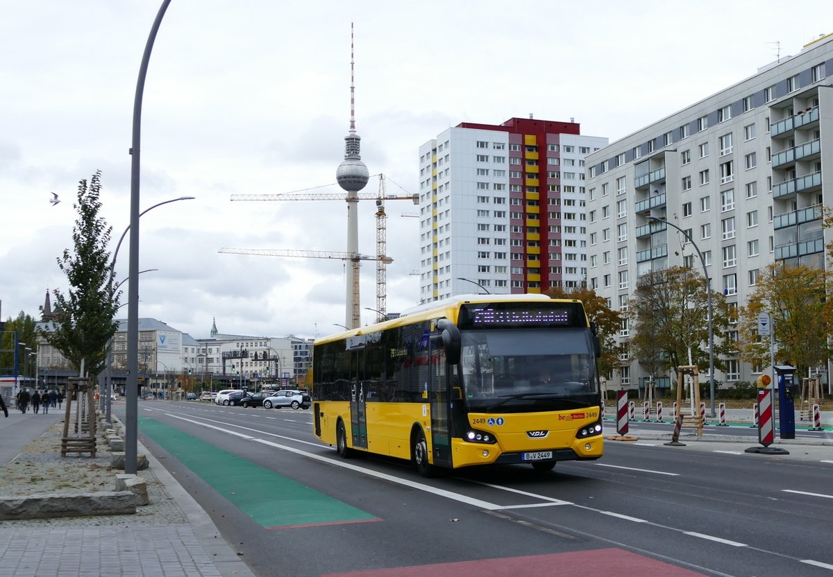 VDL Citea der BVG, B V 2449 unterwegs auf der Linie 248, hier nahe Jannowitzbrücke in Berlin am 28.10.2018.