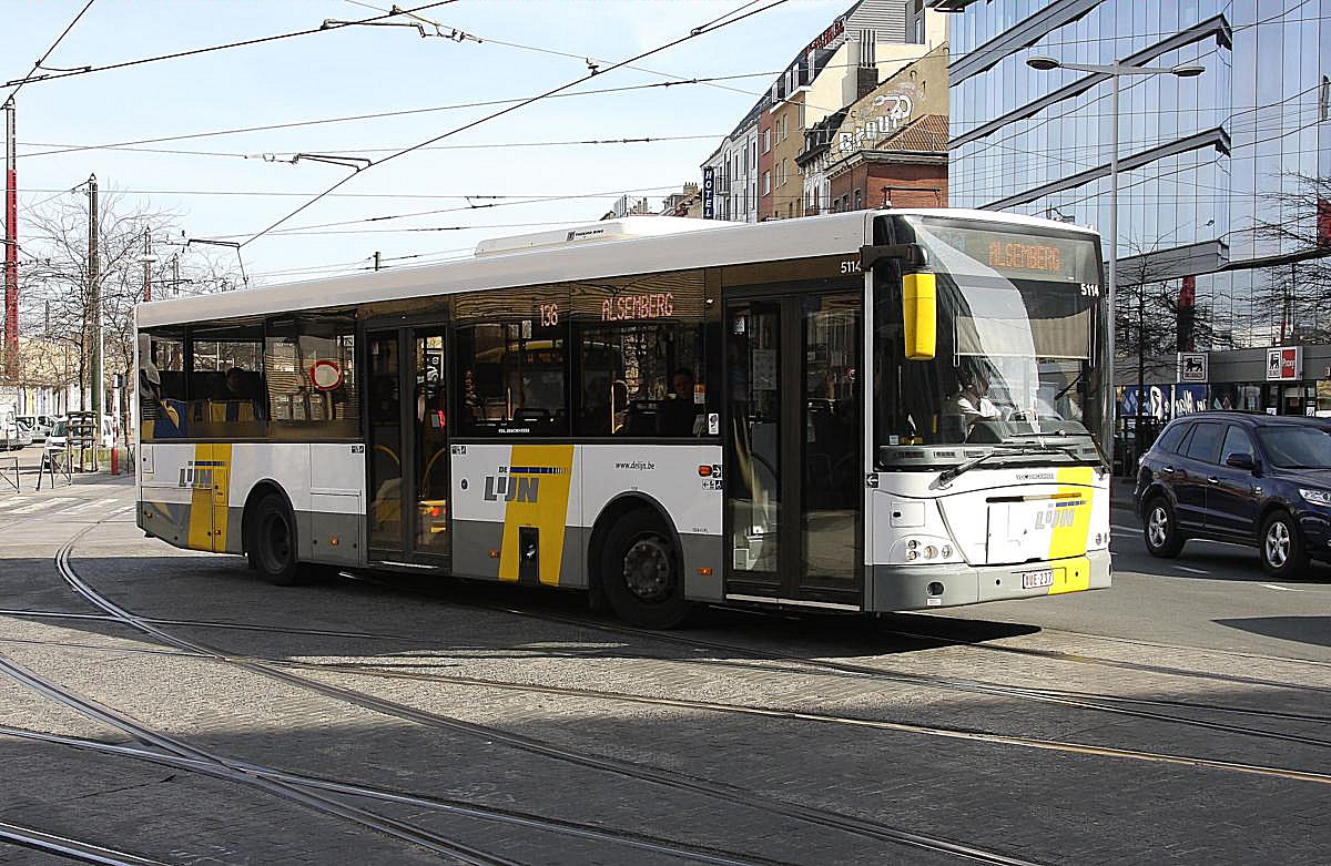 VDL Jonckheere Stadtbus Nr. 5114 am Bahnhof Brüssel Midi am 19.3.2014.