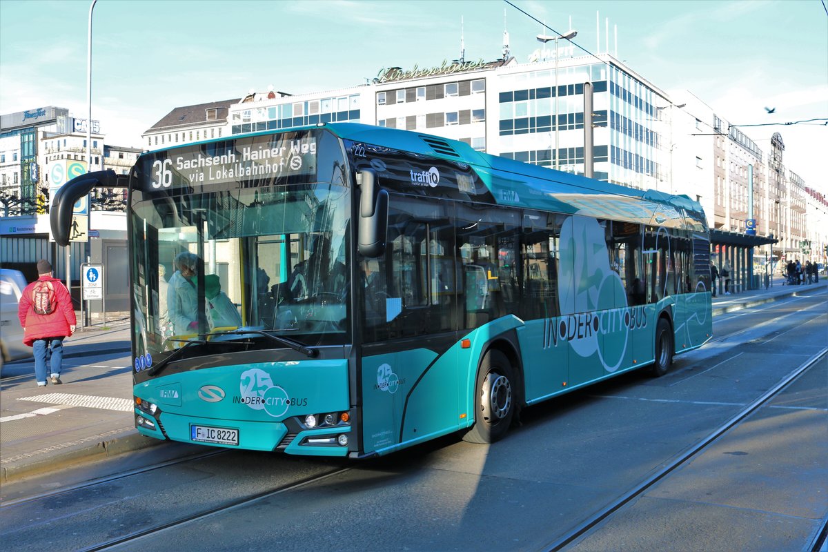 VGF/ICB Solaris Urbino 12 Wagen 222 25 Jahre In der City Bus am 19.01.19 in Frankfurt am Main Konstablerwache