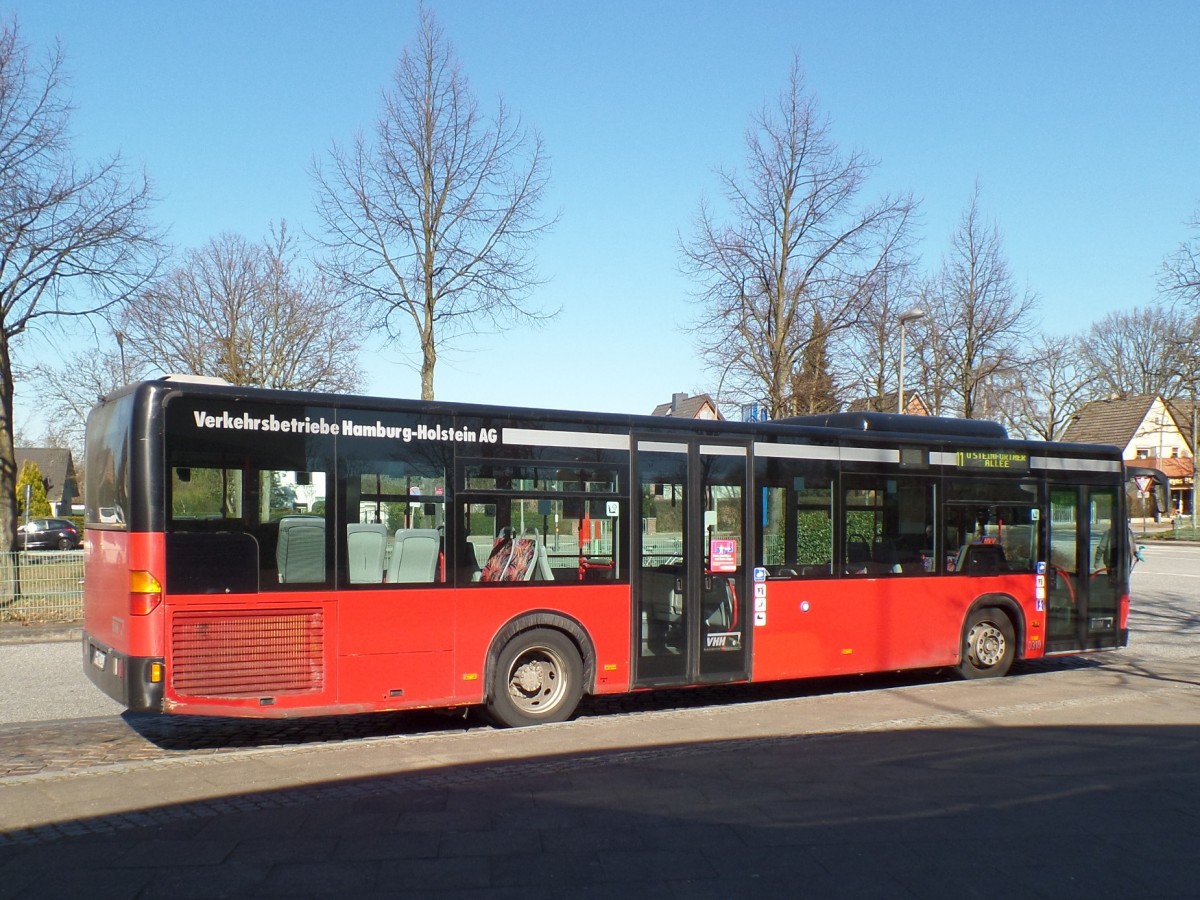 VHH 0310 (HH-QD 143) am 12.3.204 auf der Bus-Linie 11, Pause am U-Bahnhof Steinfurther Allee
