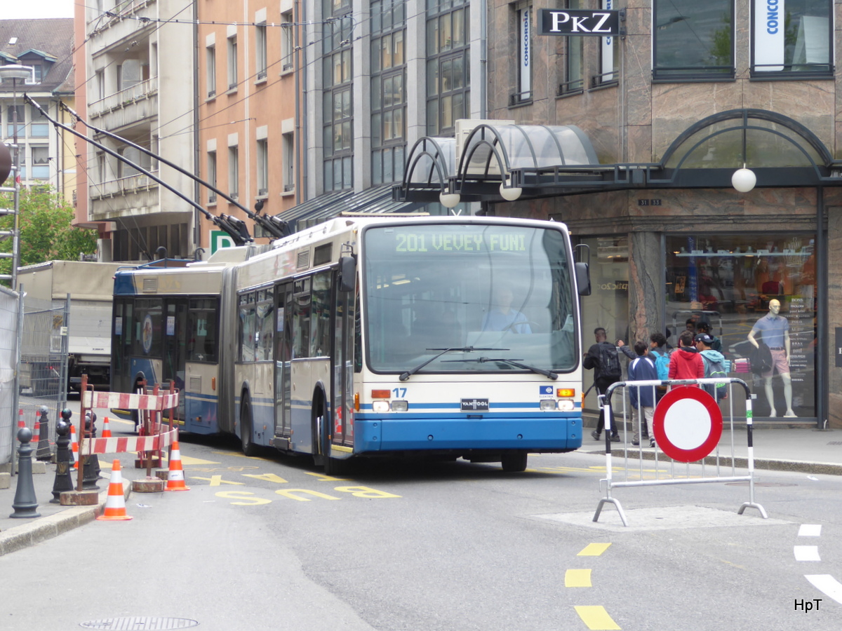 VMCV - Trolleybus Nr.17 unterwegs in Vevey am 03.05.2016