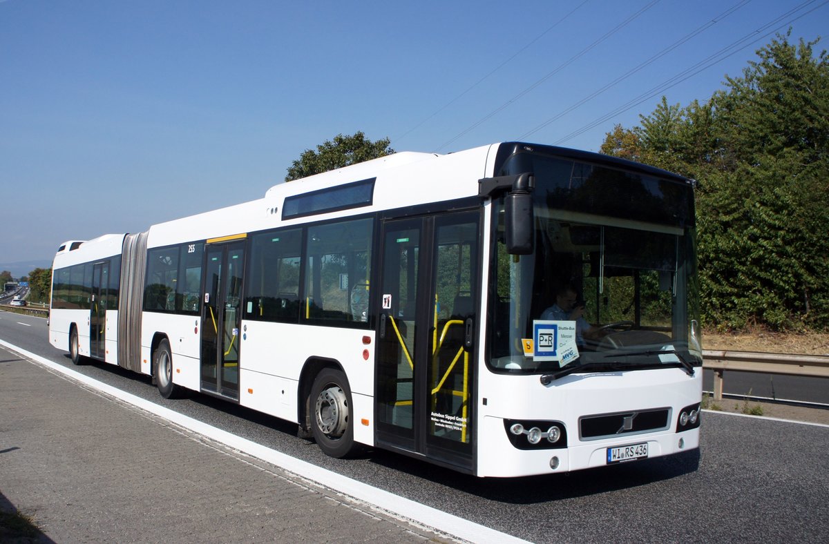 Volvo 7700 Gelenkbus von Autobus Sippel GmbH, eingesetzt im Stadionverkehr vom 1. FSV Mainz 05. Aufgenommen im September 2016 in der Nähe von Mainz. 