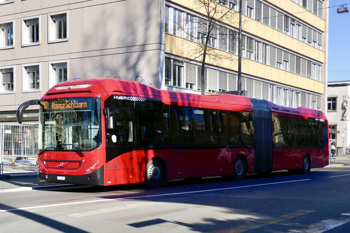 Volvo 7900 Hybrid 885 von BERNMOBIL am 26.2.22 in der Viktoriastrasse.