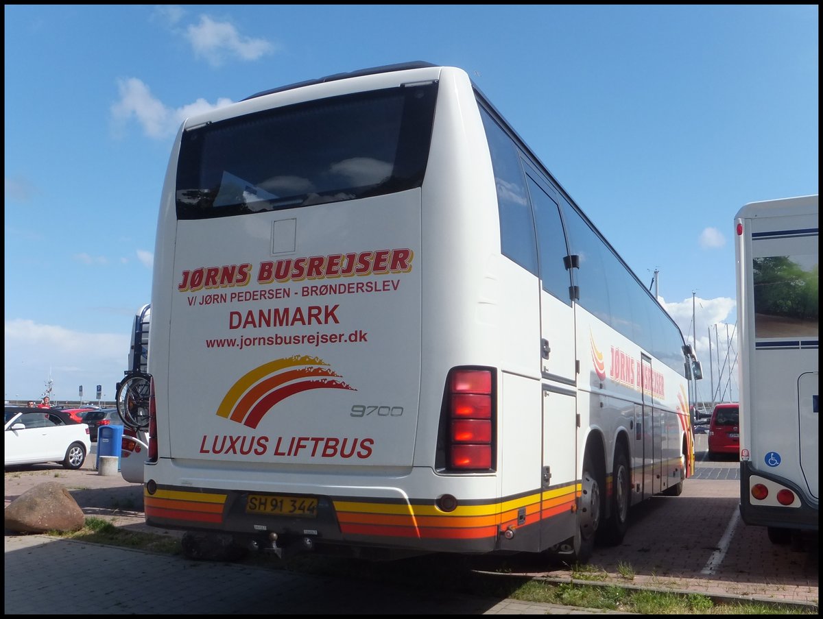 Volvo 9700 von Jørns Busrejser aus Dänemark im Stadthafen Sassnitz am 02.07.2014