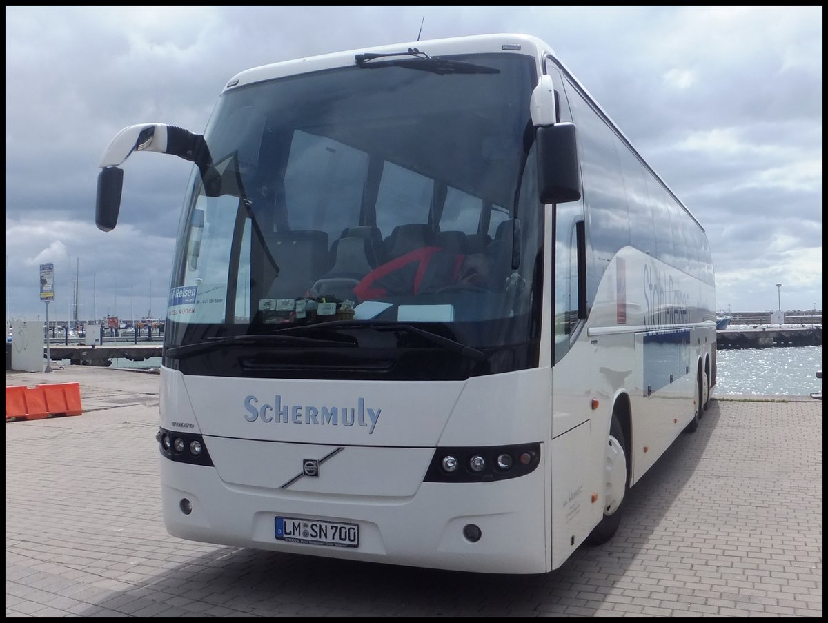 Volvo 9700 von Schermuly aus Deutschland im Stadthafen Sassnitz am 21.06.2014