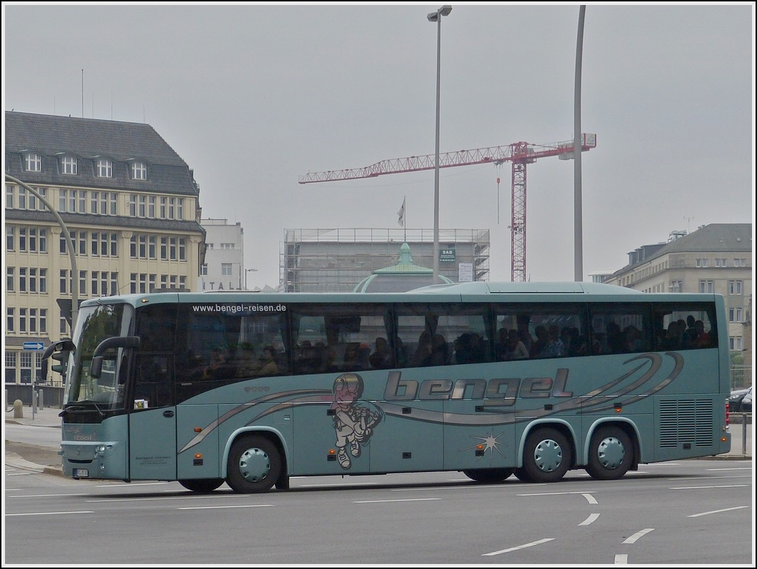 Volvo 9900 Reisebus des Busunternehmens Bengel, aufgenommen nahe dem Hbf von Hamburg am 22.09.2013.
