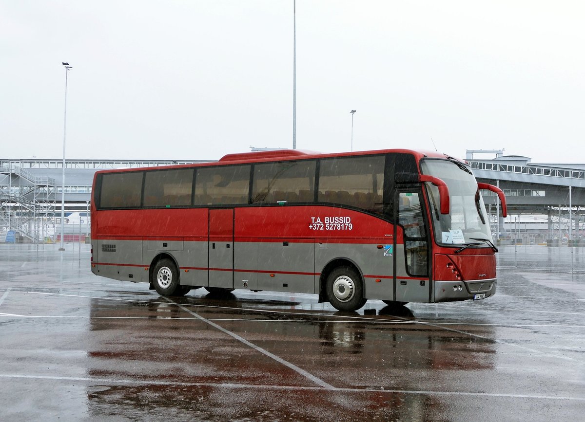 Volvo B12B Jonckheere 'T.A. Bussid.ee' am Hafen von Tallinn im August 2017.