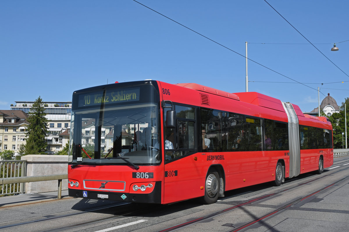 Volvo Bus 806, auf der Linie 10, überquert die Kornhausbrücke Richtung Haltestelle Zytglogge. Die Aufnahme stammt vom 16.09.2019.