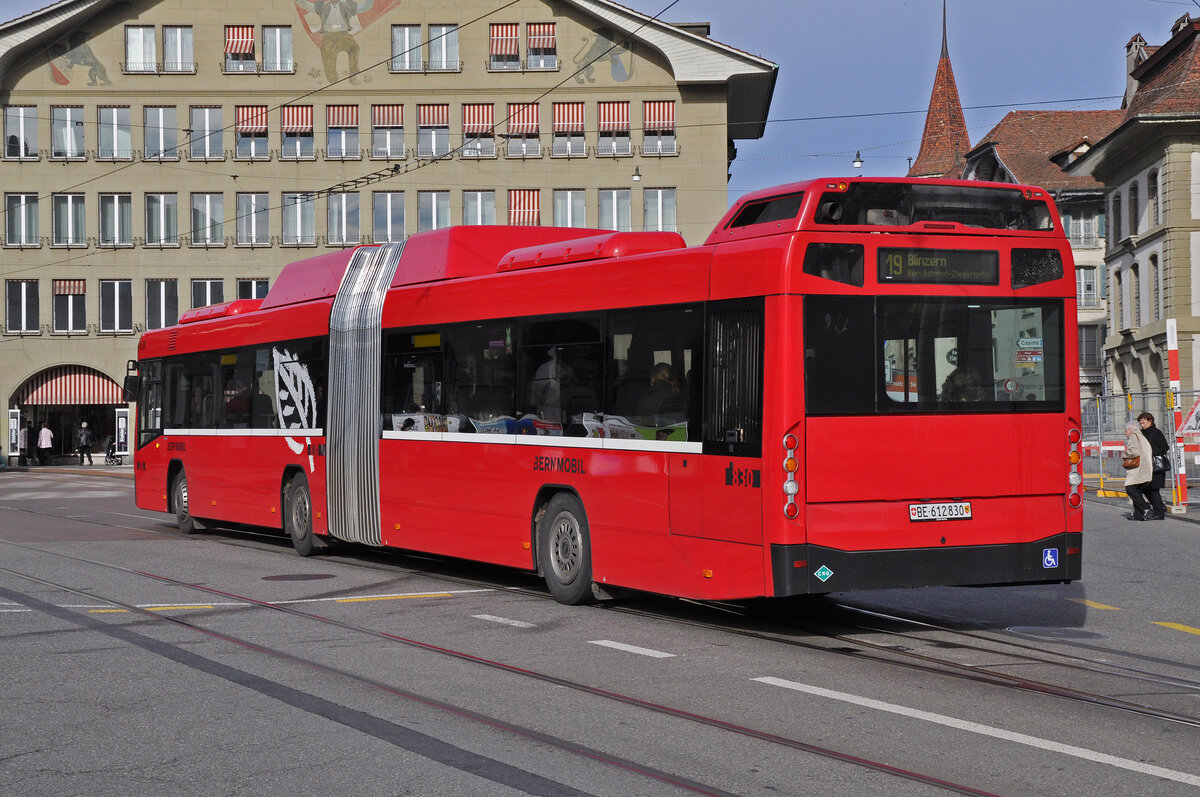 Volvo Bus 830, auf der Linie 19, überquert den Casinoplatz. Die Aufnahme stammt vom 08.11.2012.