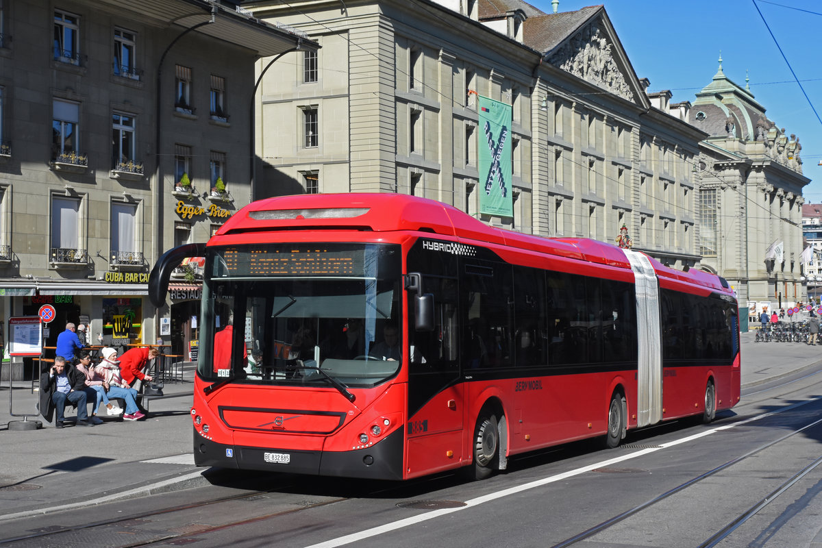 Volvo Hybrid Bus 885, auf der Linie 10, bedient die Haltestelle Zytglogge. Die Aufnahme stammt vom 24.02.2020.