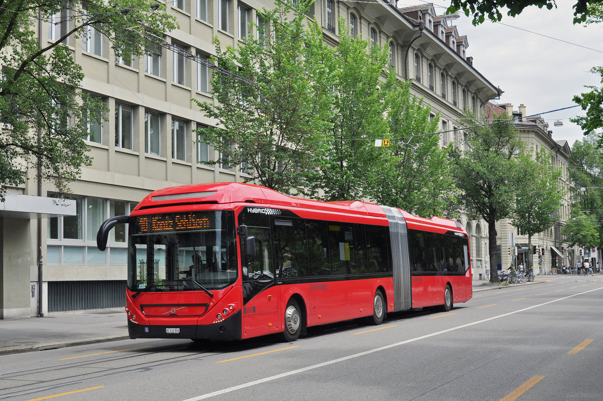 Volvo Hybrid Bus 888, auf der Linie 10, fährt durch die Bundesgasse. Die Aufnahme stammt vom 09.06.2017.