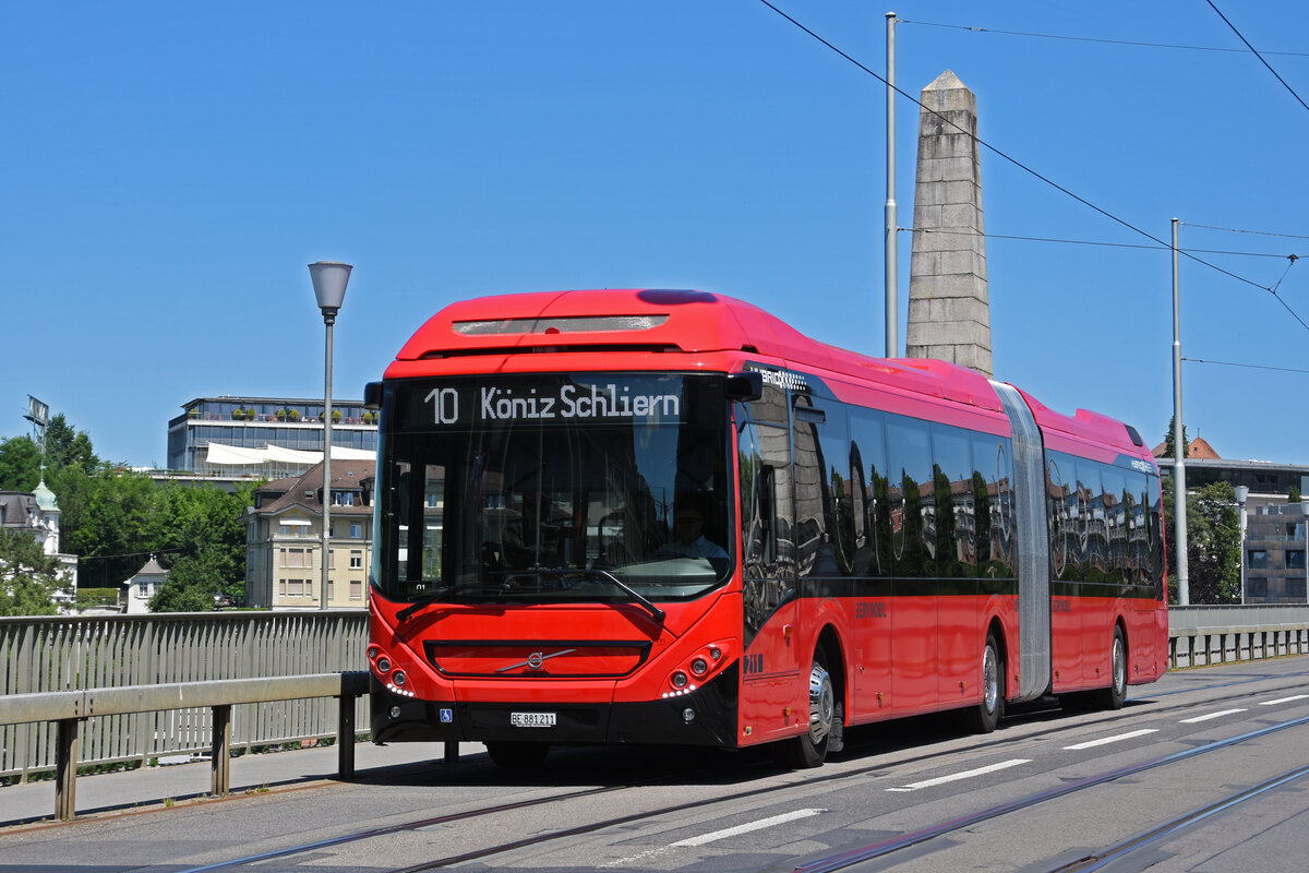Volvo Hybridbus 211, auf der Linie 10, überquert die Kornhausbrücke. Die Aufnahme stammt vom 08.07.2022.