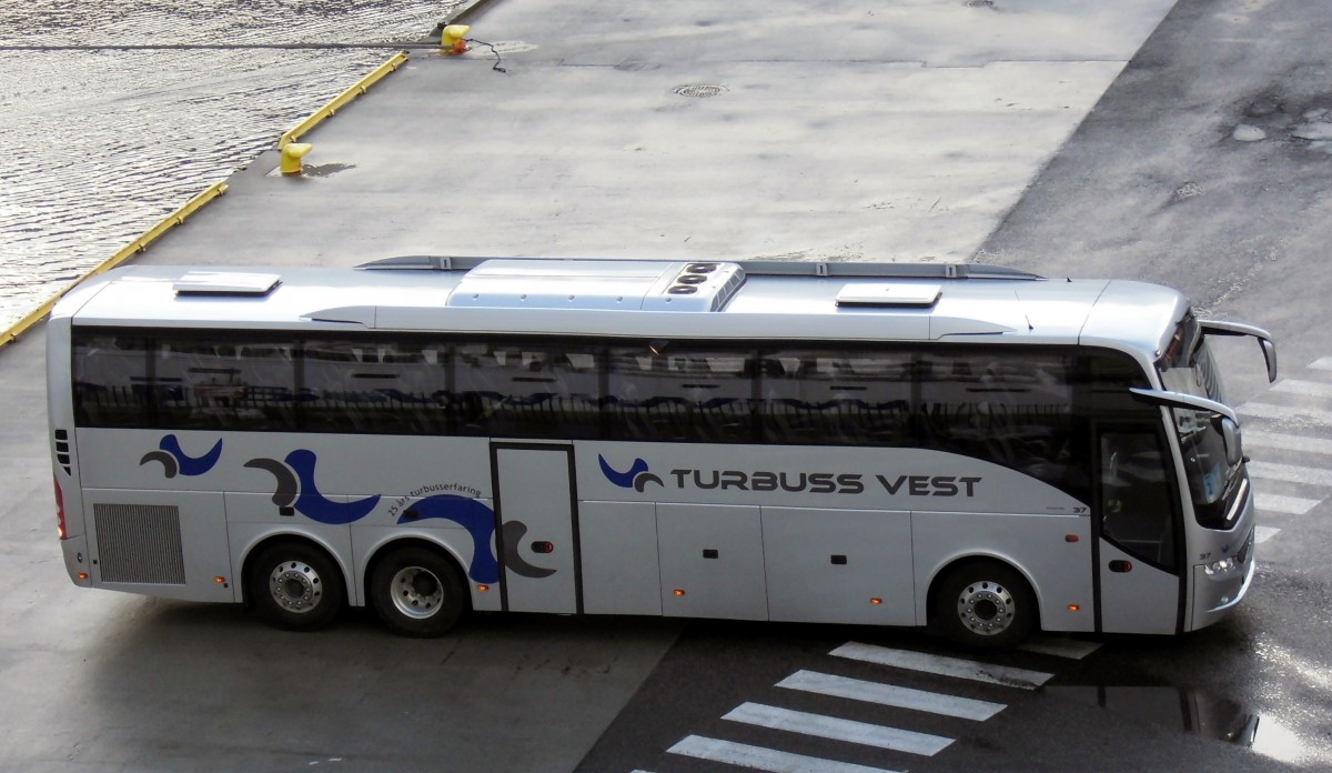 Volvo Reisebus am 07.04.14 in Bergen (Norwegen)