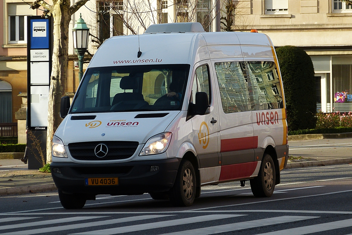 VU 4036, Mercedes benz Sprinter von Voyages Unsen, gesehen in der Stadt Luxemburg. 09.11.2015