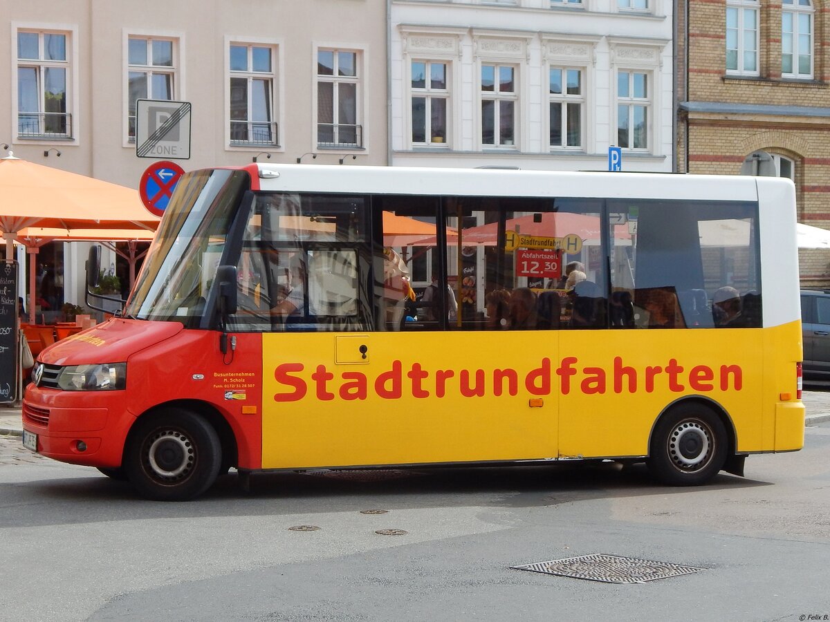 VW Kutsenits von Busunternehmen Manfred Scholz aus Deutschland in Stralsund am 14.09.2019