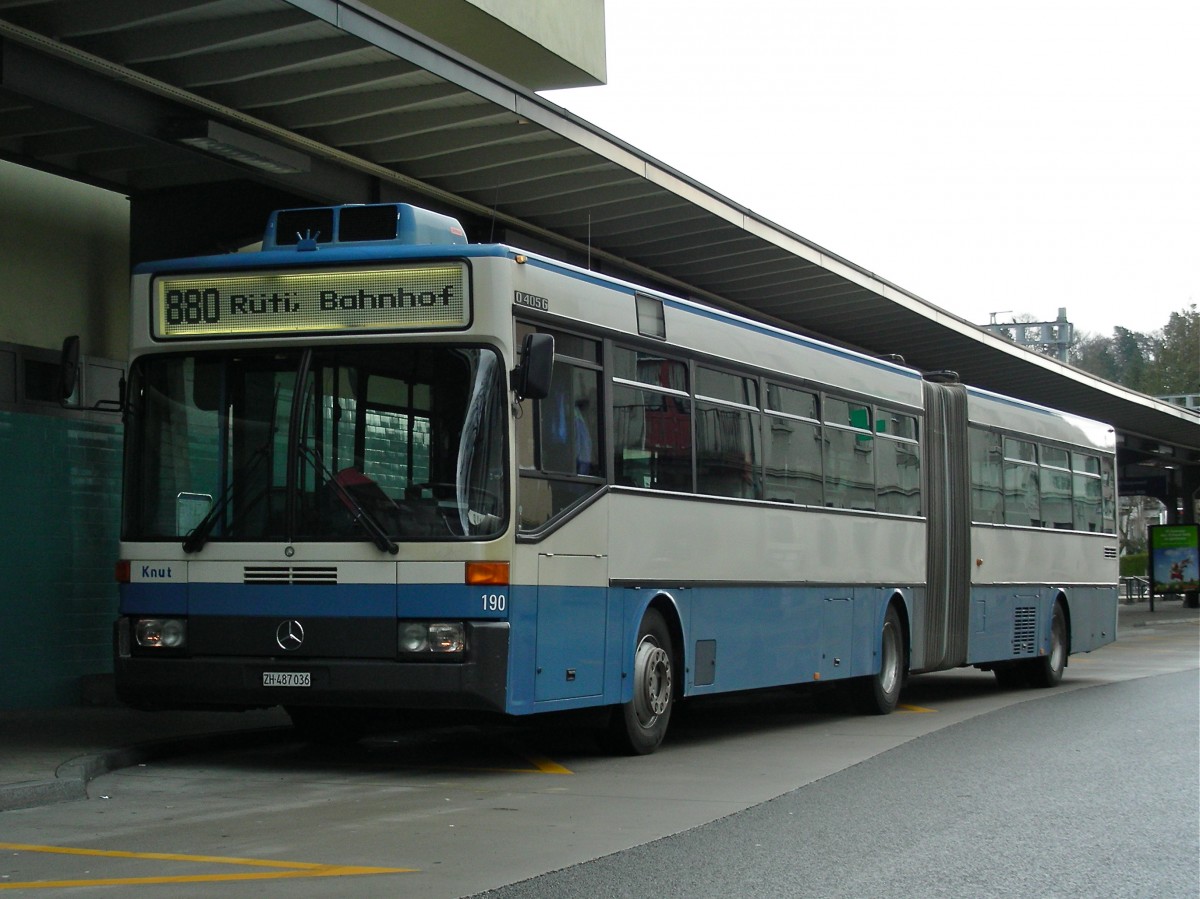 VZO, Grüningen. Mercedes-Benz O405G (Nr.190 'Knut', ex VBZ, Zürich) in Rüti ZH, Bahnhof. (27.3.2008)