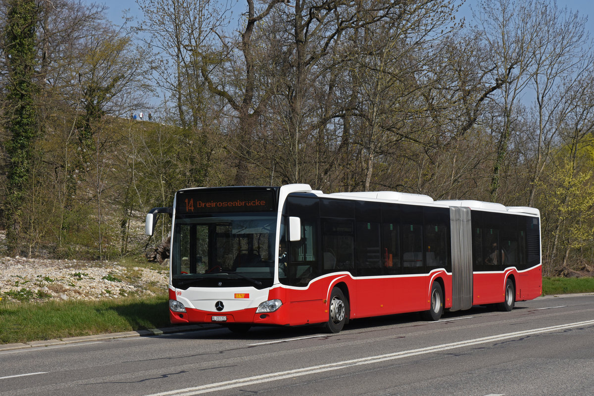 Wärend der Grossbaustelle zwischen Muttenz und Pratteln werden Busse aus Wien als Tram Ersatz auf der Linie 14 eingesetzt. Hier fährt der Mercedes Citaro 99 Richtung Endhaltestelle an der Rothausstrasse. Die Aufnahme stammt vom 28.03.2020.