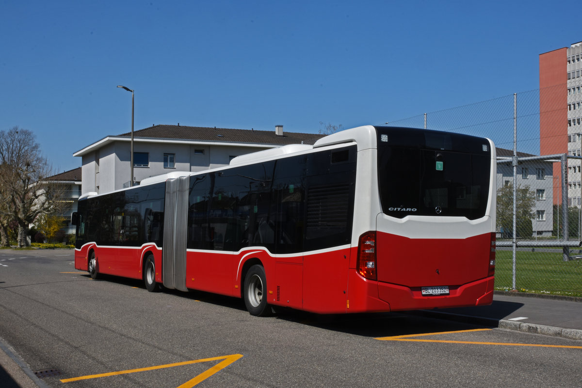 Wärend der Grossbaustelle zwischen Muttenz und Pratteln werden Busse aus Wien als Tram Ersatz auf der Linie 14 eingesetzt. Hier steht der Mercedes Citaro 99 an der Endstation an der Rothausstrasse. Die Aufnahme stammt vom 08.04.2020.