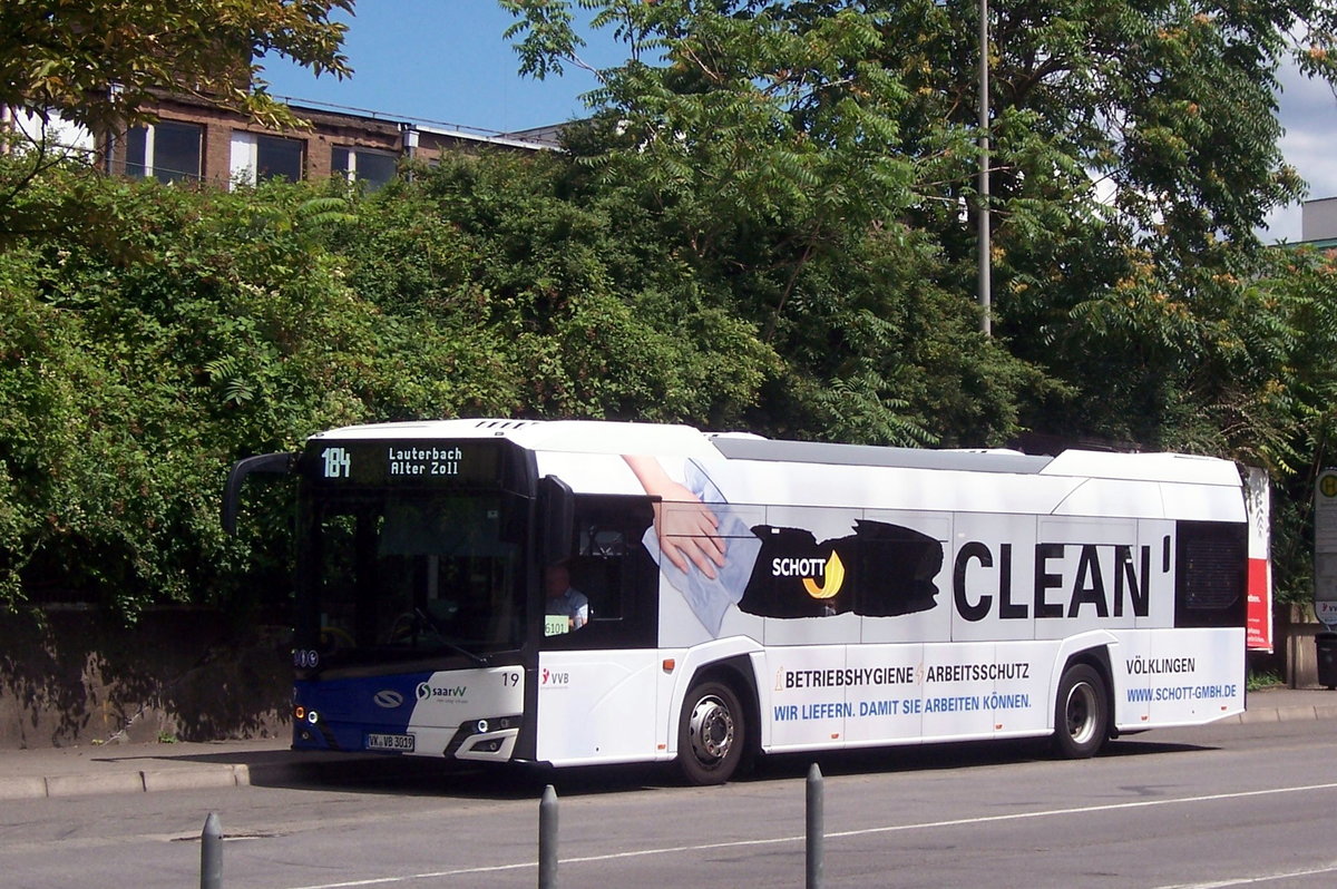 Wagen 19 der Vlklinger Verkehrsbetriebe, ein Solaris IV mit EZ 2019 am 11.07.2020.