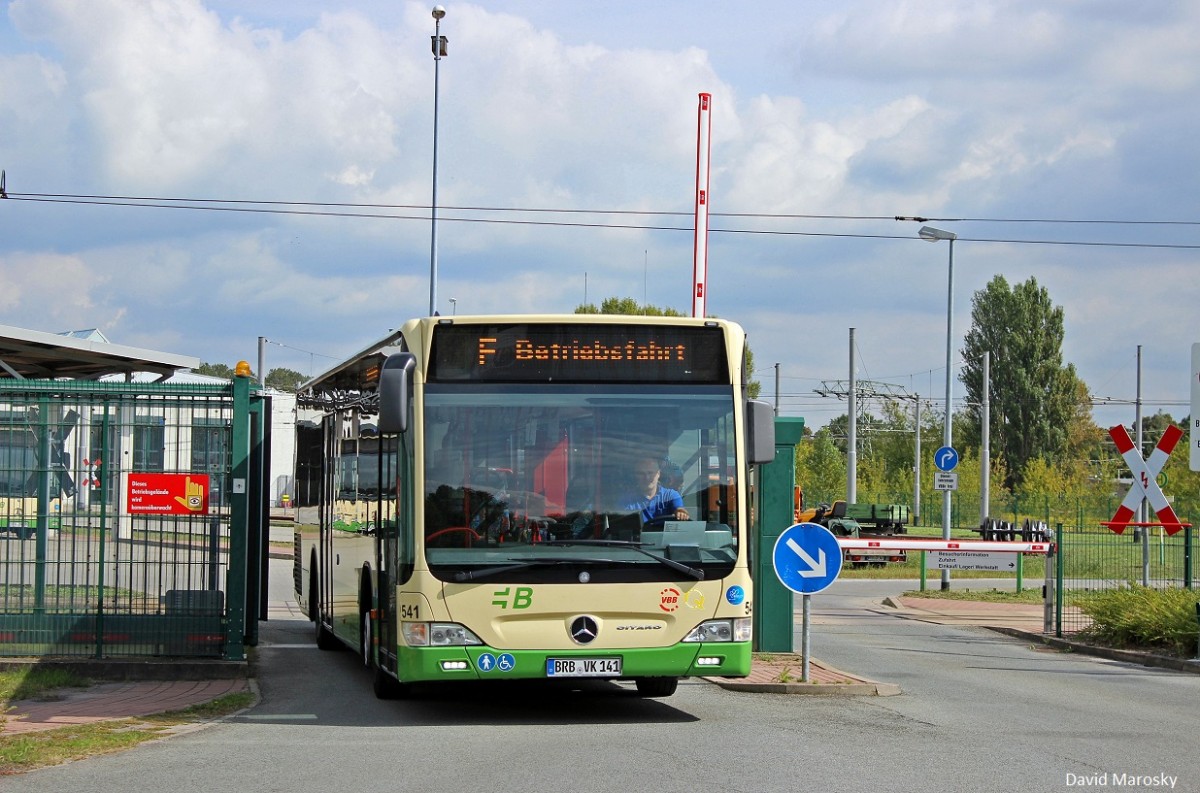 Wagen 541 (Citaro II) rückt aus dem Betriebshof in der Upstallstraße aus. 26.08.2014