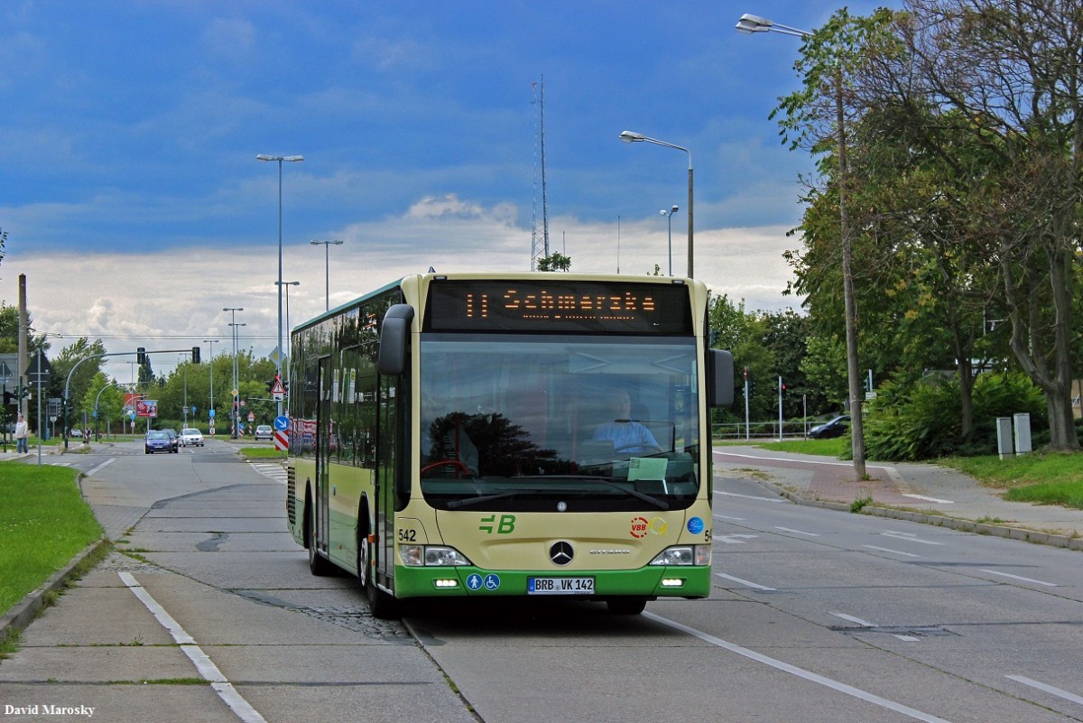 Wagen 542 der VBBr verlässt grade die Fontanestraße. (23.08.2014)