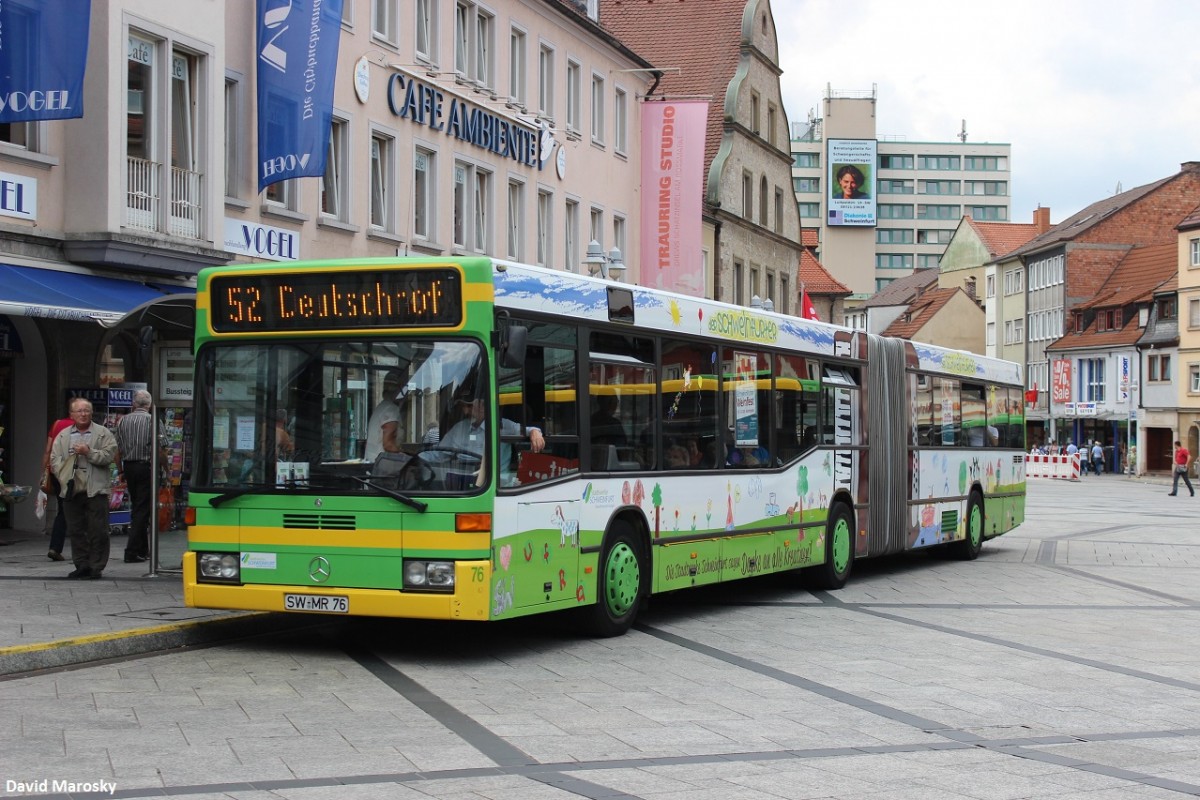 Wagen 76 welcher auch als  Schweinfurter  im unterfränkischen Volke bekannt ist, am Rosßmarkt auf der Linie 52 nach Deutschhof (Ringlinie). 05.08.2014