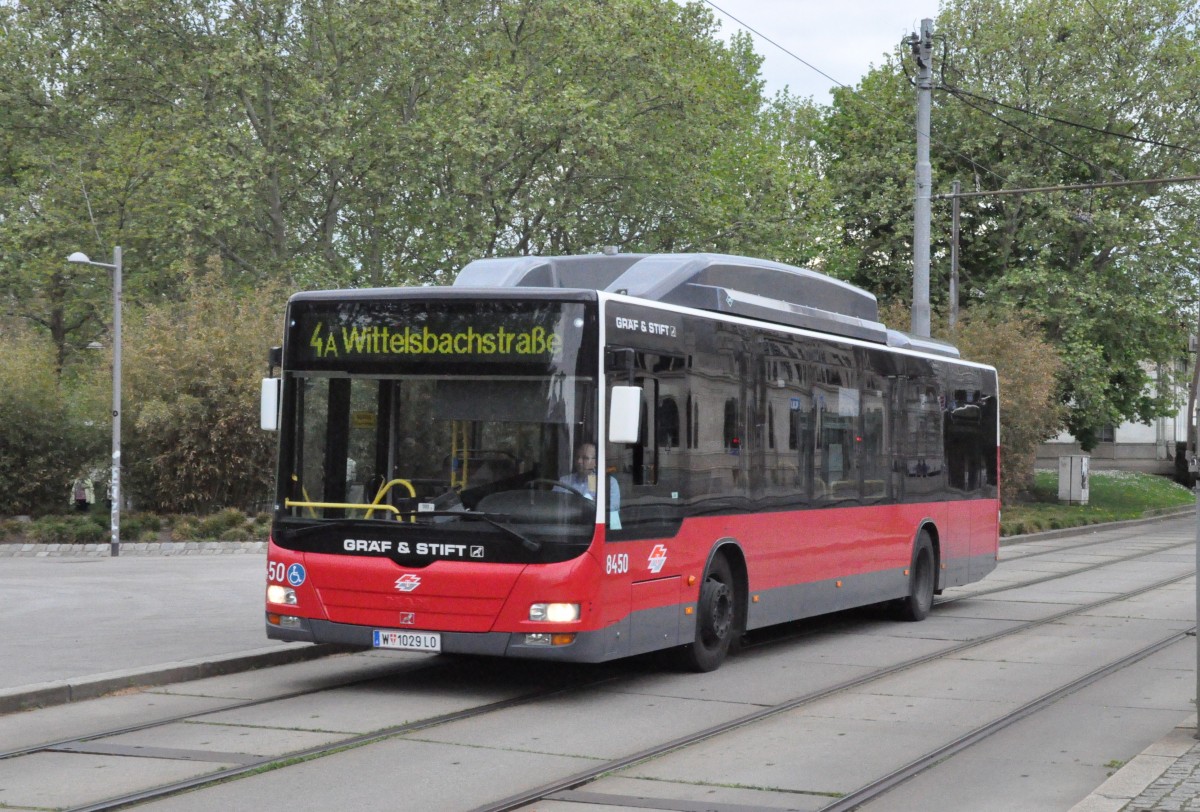 Wiener Linien, Wien. MAN Lion's City CNG (Nr.8450) in Wien, Karlsplatz U. (20.4.2014)