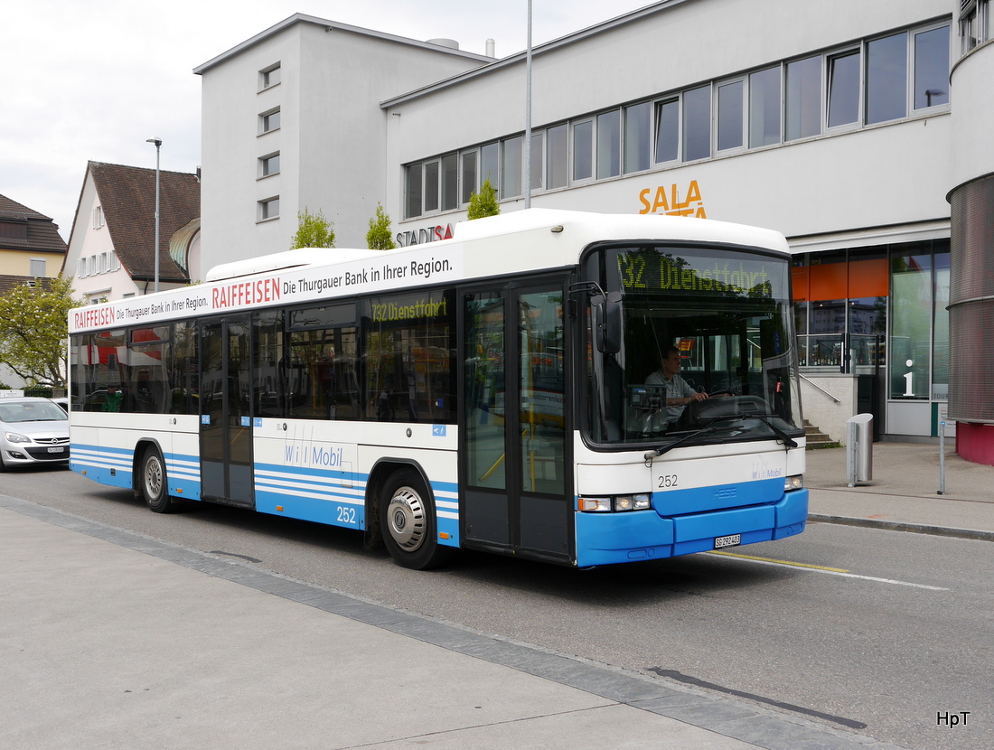 WilMobil - Volvo-Hess  Nr.252  SG  292403 bei den Bushaltestellen vor dem Bahnhof in Will am 25.04.2015