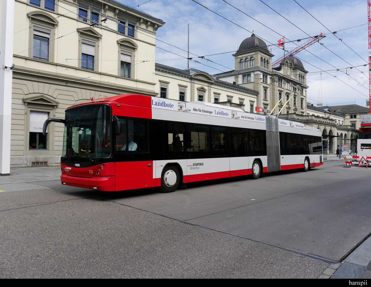 Winterthur - Hess Trolleybus Nr.115 unterwegs auf der Linie 3 vor dem Bahnhof in Winterthur am 2020.05.06