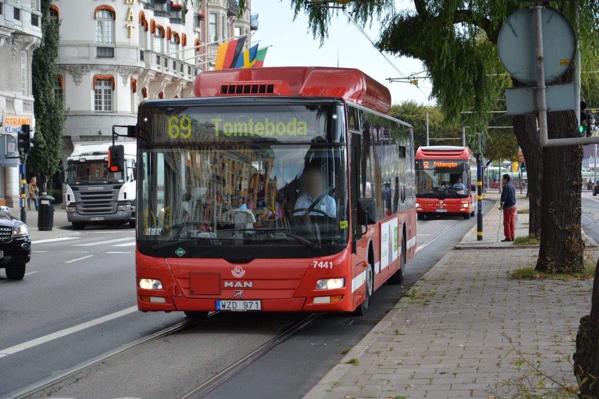 WZD 971 (MAN Lion's City) fährt am 16.09.2014 auf der Linie 69. Aufgenommen Strandvägen Stockholm.