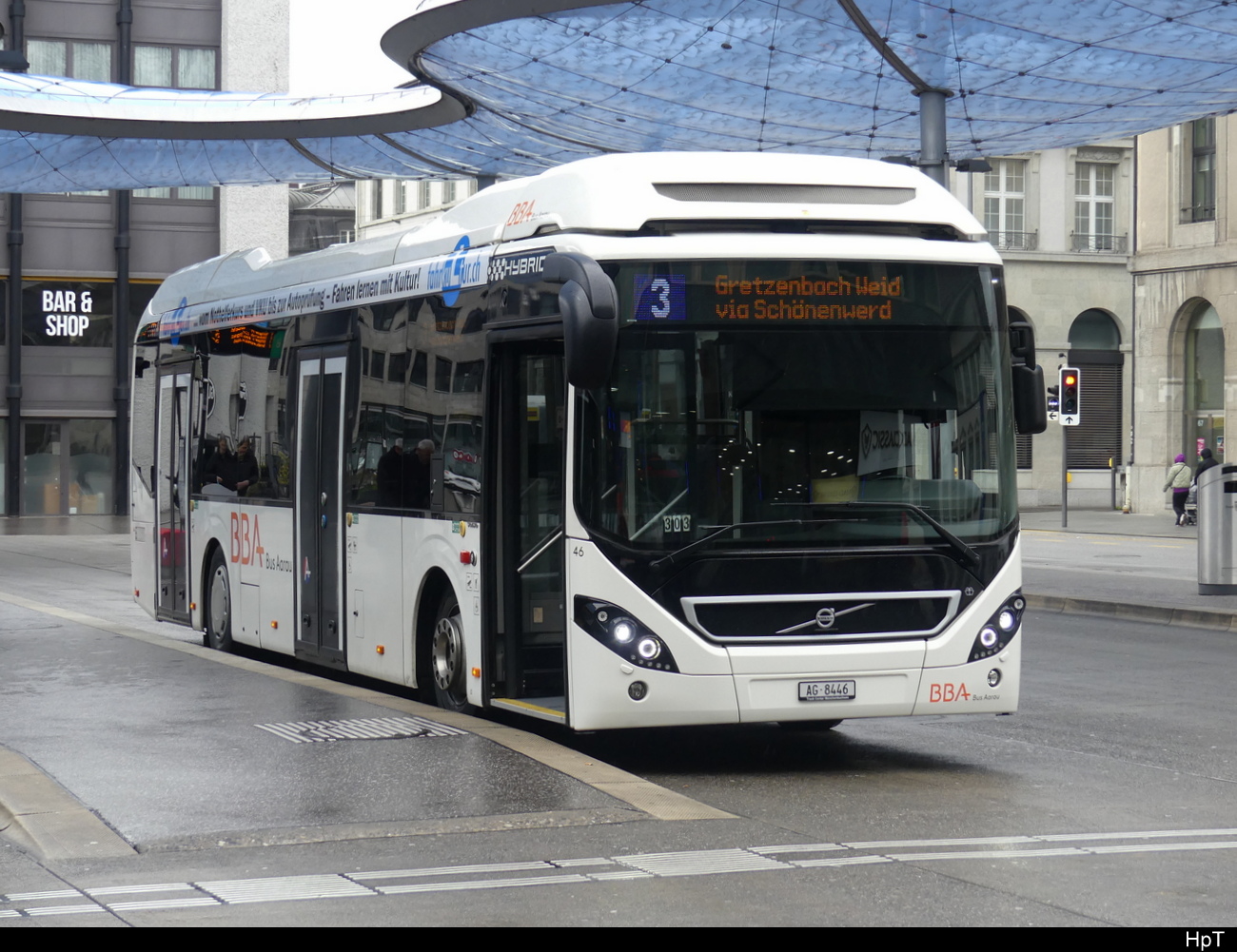 BBA - Volvo 7900 Hybrid Nr.46  AG 8446 unterwegs in Aarau am 17.04.2023