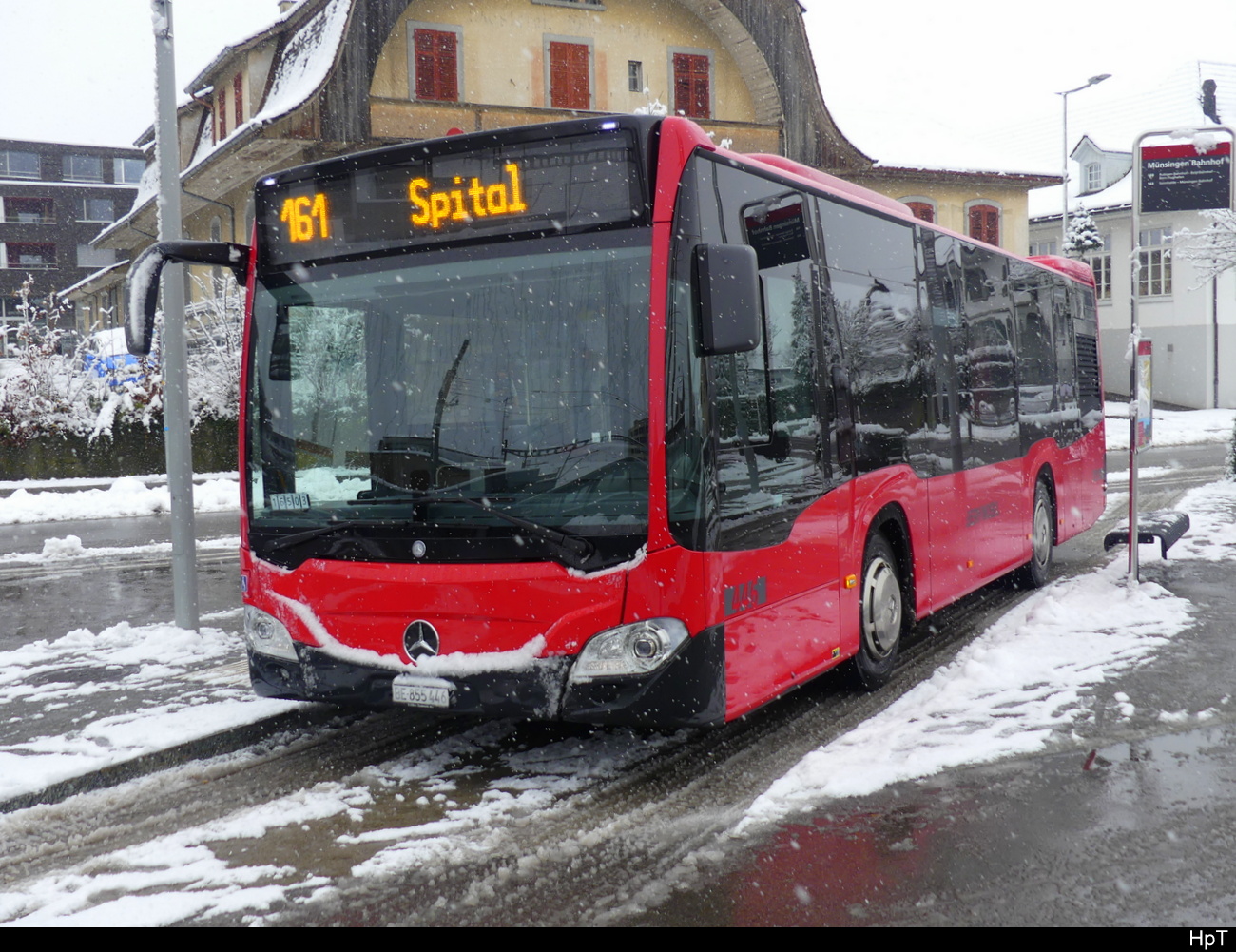 Bern Mobil - Mercedes Citaro  Nr.446 unterwegs auf der Linie 161 bei den Haltestellen beim Bhf. Münsingen am 02.12.2023