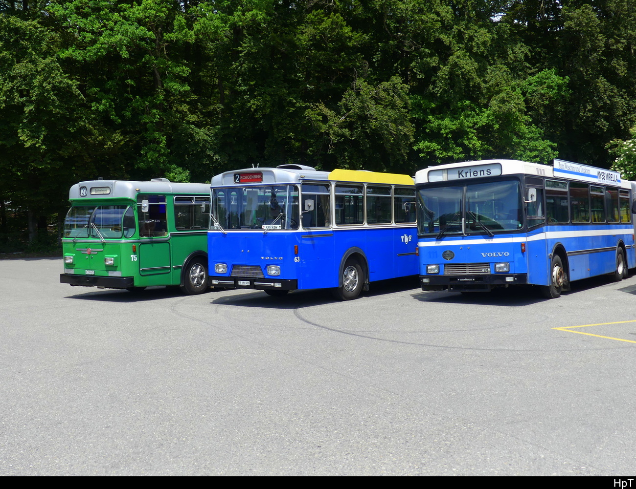 Bustag Burgdorf 2023 - Oldtimer (ex BVB) FBW Nr.75  + (ex TF / GFM) Volvo Nr.63 + (ex VBL)  Nr.111 ausgestellt am Bustag 2023 im Burgdorf am 18.06.2023