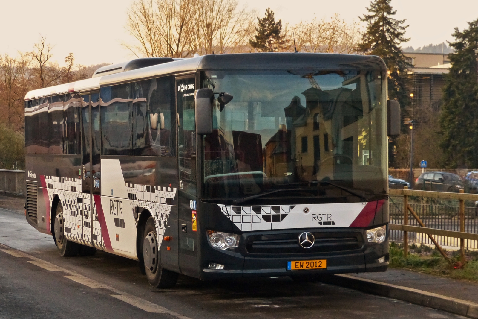 EW 2012, Mercedes Benz Intouro, von Voyages Emile Weber, aufgenommen am  Bahnhof in Ettelbrck. 12.2022