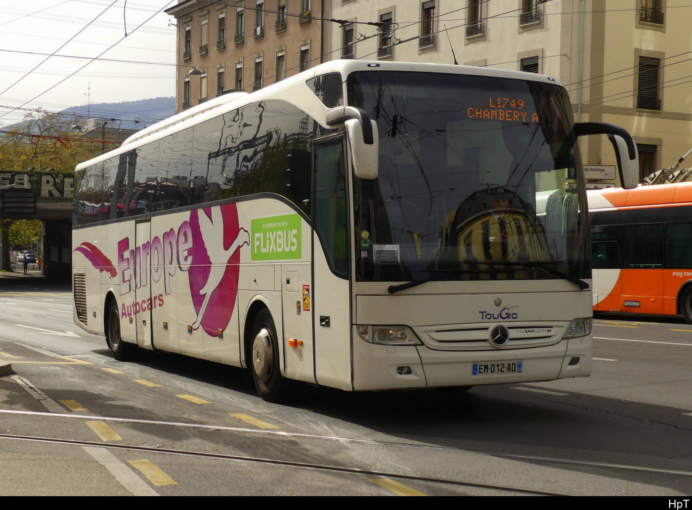 Flixbus - Mercedes Tourismo EM-012-AD unterwegs in der Stadt genf am 07.04.2024