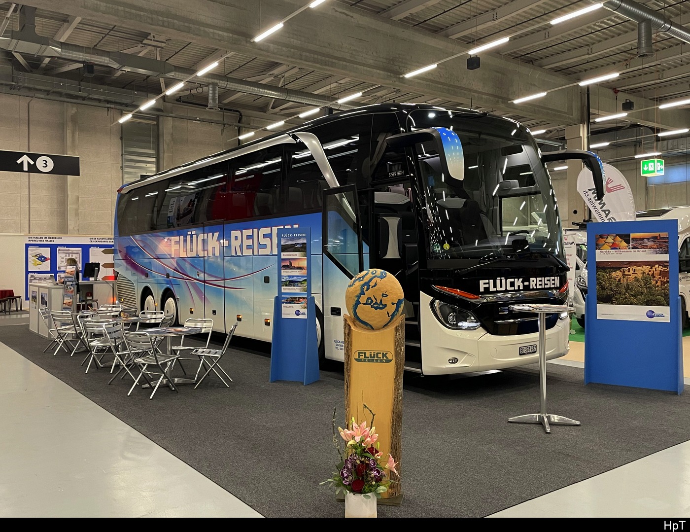 Flückiger Reisen -  Setra S 515 HDH ausgestellt an der Ferienmesse in Bern am 27.01.2024