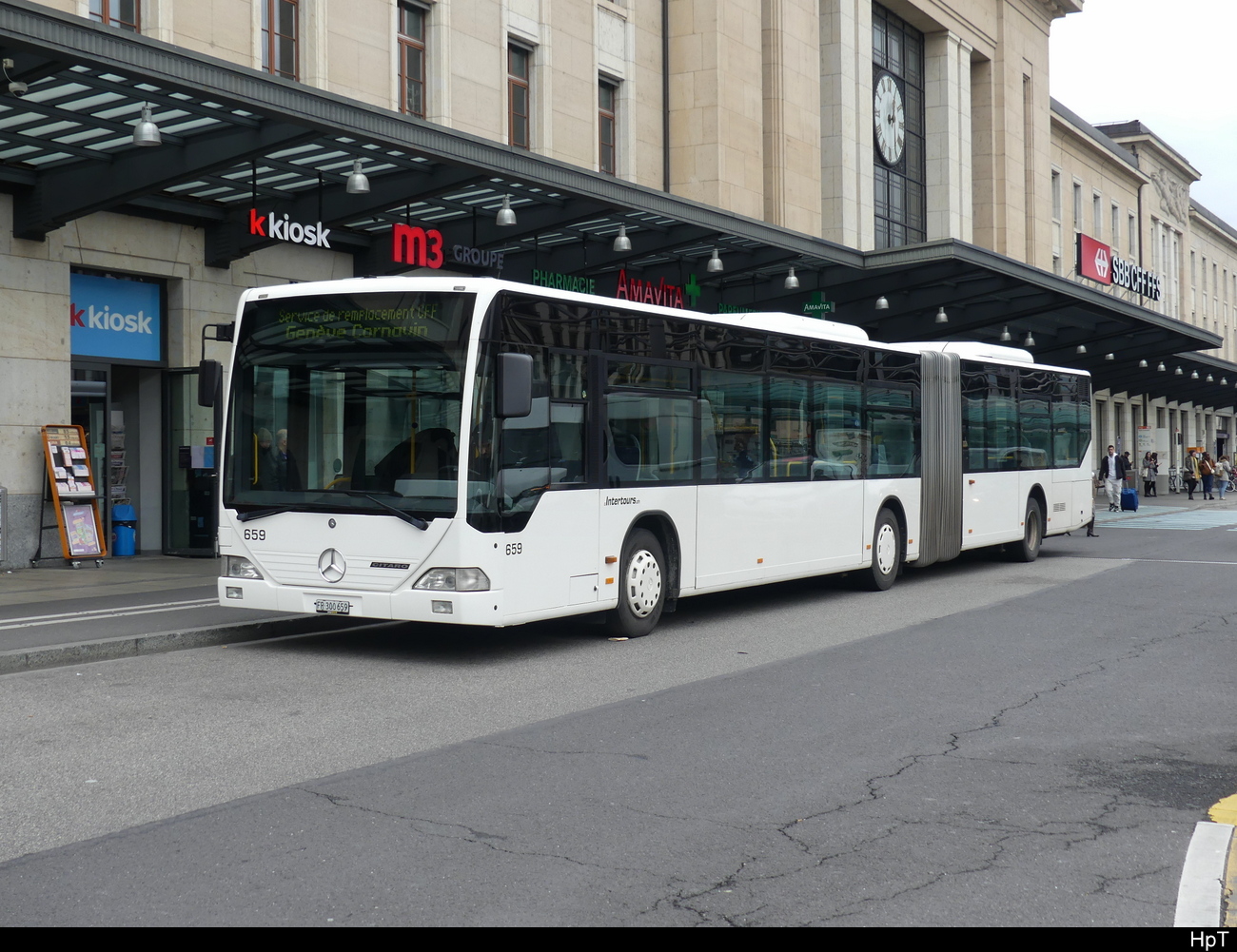 Intertours - Mercedes Citaro  Nr.659   FR  300659 vor dem Bhf. Genf Cornavin als SBB Bahnersatz am 16.04.2023
